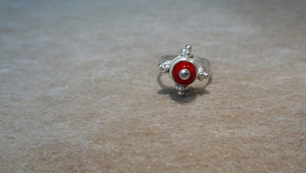 Handmade S999 silver Ember Star ring showing sculptural silver details