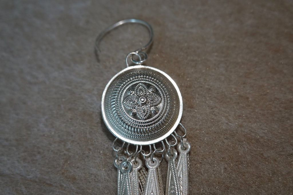 Yi-inspired silver tassel earring with engraved handmade details