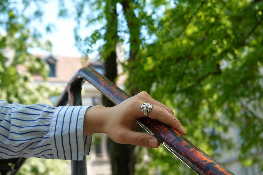 LIOMON Leaf in Bloom silver ring worn in natural everyday styling