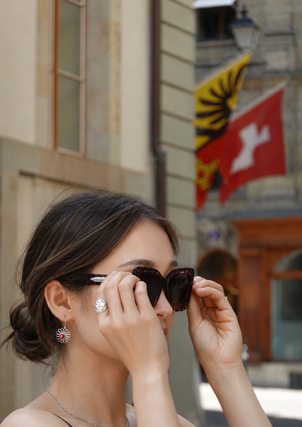LIOMON Leaf in Bloom silver ring worn in natural everyday styling